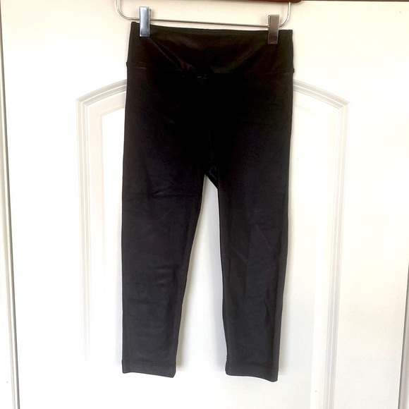 Koral Lustrous High Rise Capri Legging (S) - Picture 7 of 9